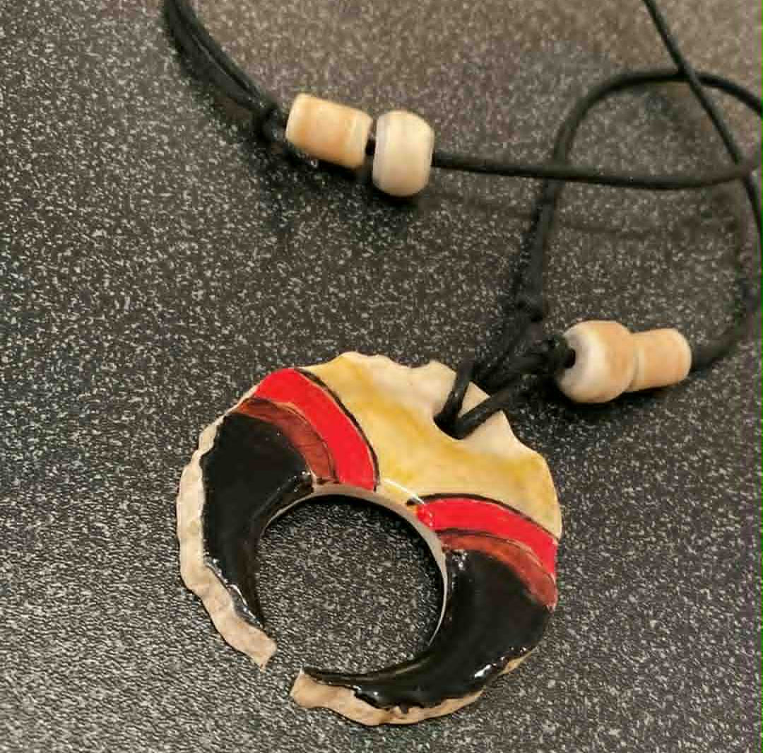 Collier style fausse griffe