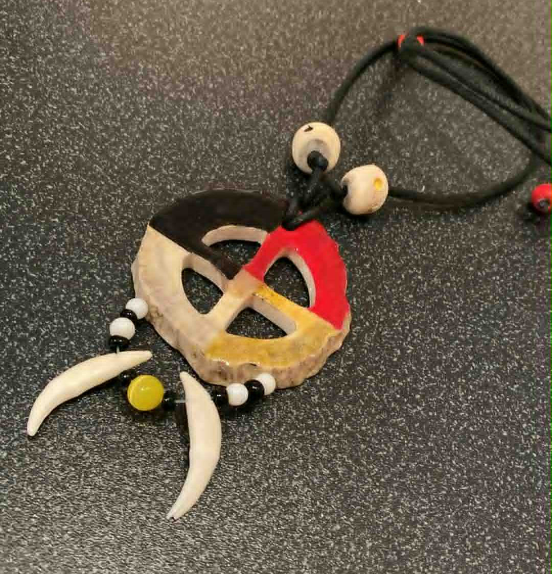 Collier style roue de médecine